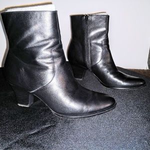 Via Spiga ankle boots, size 6.5